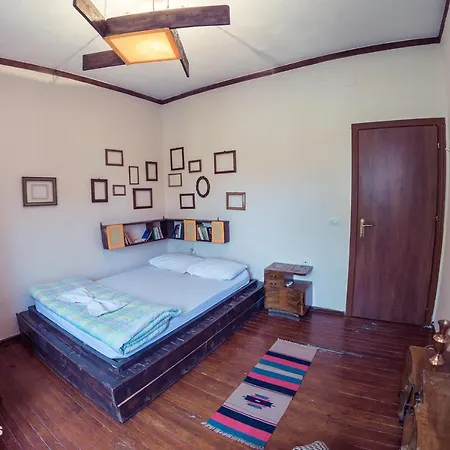 ホステル トリップンホステル ティラナ