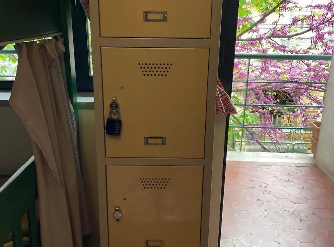 トリップンホステル ティラナ